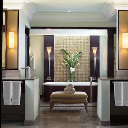 Rainfall showerhead, free toiletries, hair dryer, bathrobes