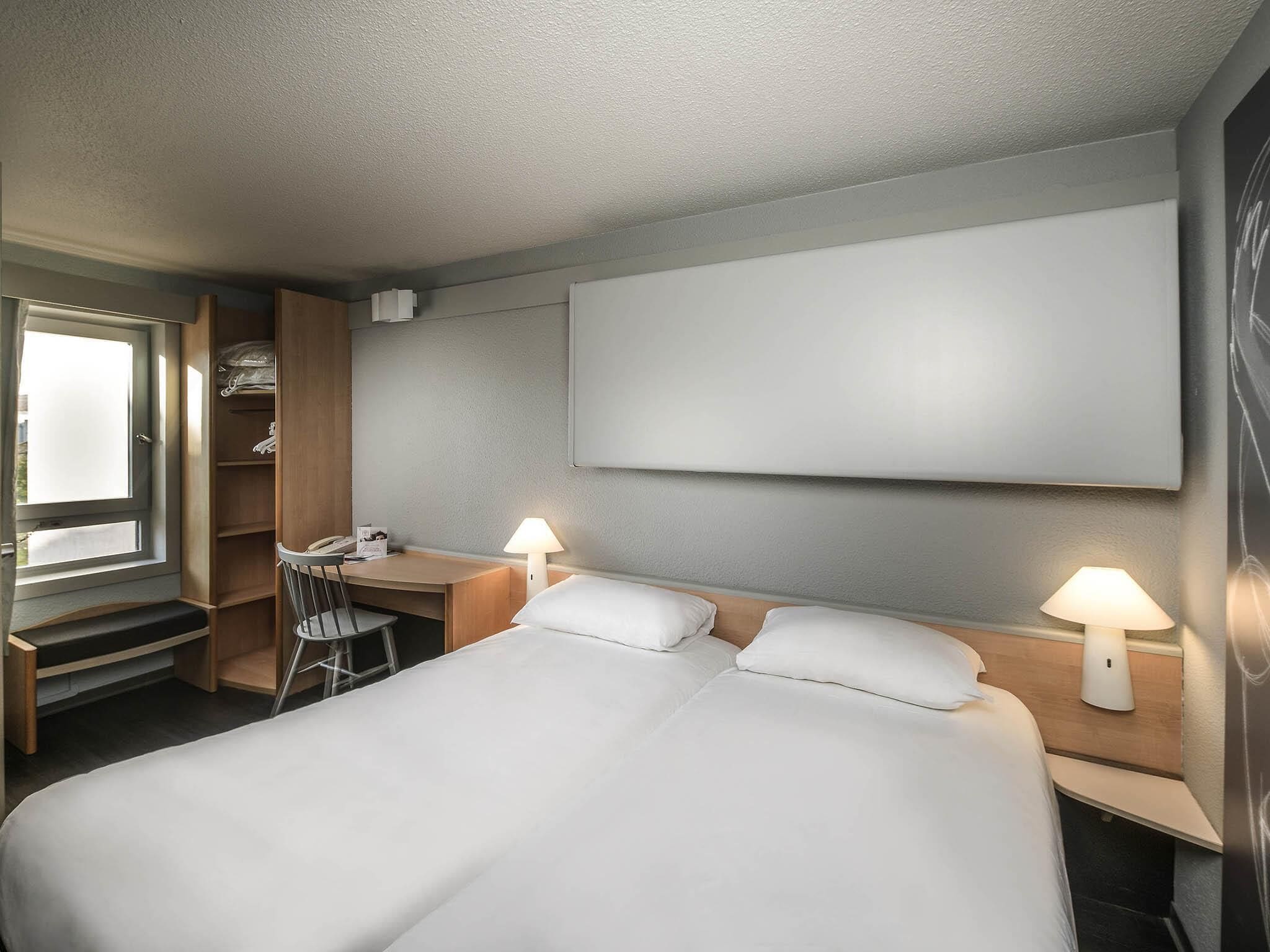 Standard Twin Room, 2 Single Beds | Desk, blackout curtains, soundproofing, iron/ironing board