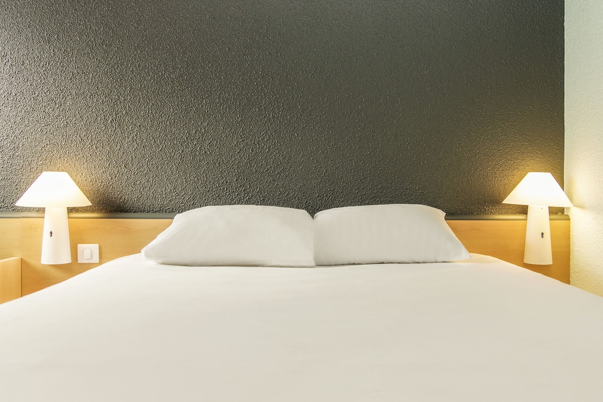 Standard Double Room, 1 Double Bed | Desk, blackout drapes, soundproofing, iron/ironing board