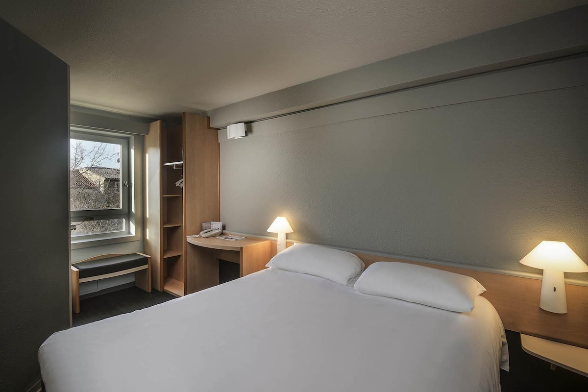 Chambre Double Standard, 1 lit double | Bureau, rideaux occultants, chambres insonorisées