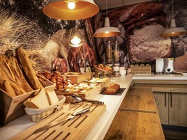 Café da manhã com buffet todos os dias mediante uma taxa