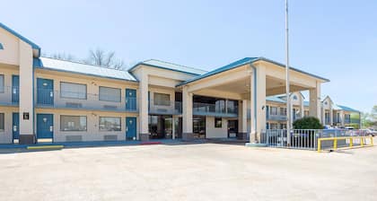 Eco Lodge Inn & Suites