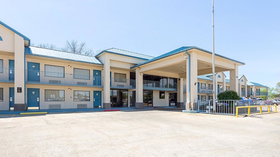 Eco Lodge Inn & Suites