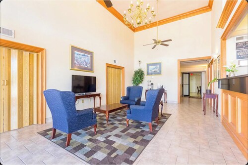 Eco Lodge Inn & Suites Bentonville near I 49