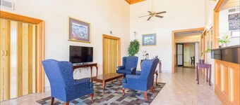 Eco Lodge Inn & Suites Bentonville near I 49