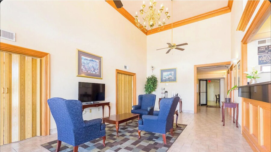 Eco Lodge Inn & Suites Bentonville near I 49
