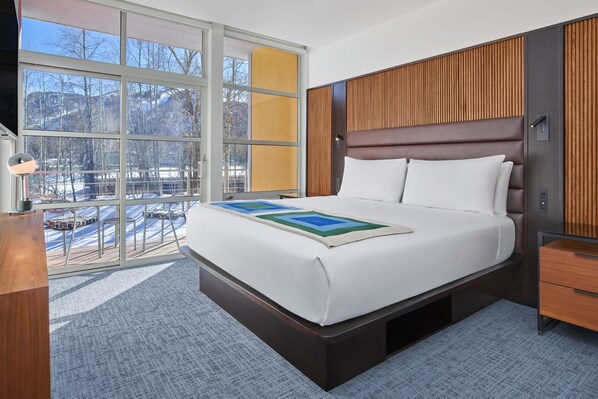 Premium bedding, in-room safe, desk, laptop workspace