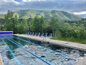 Pool amenities at Aspen Meadows Resort