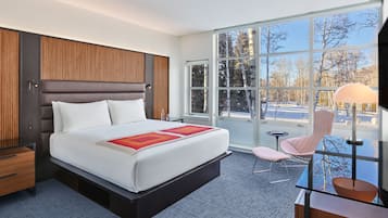 Bộ đồ giường cao cấp, két bảo mật tại phòng, bàn