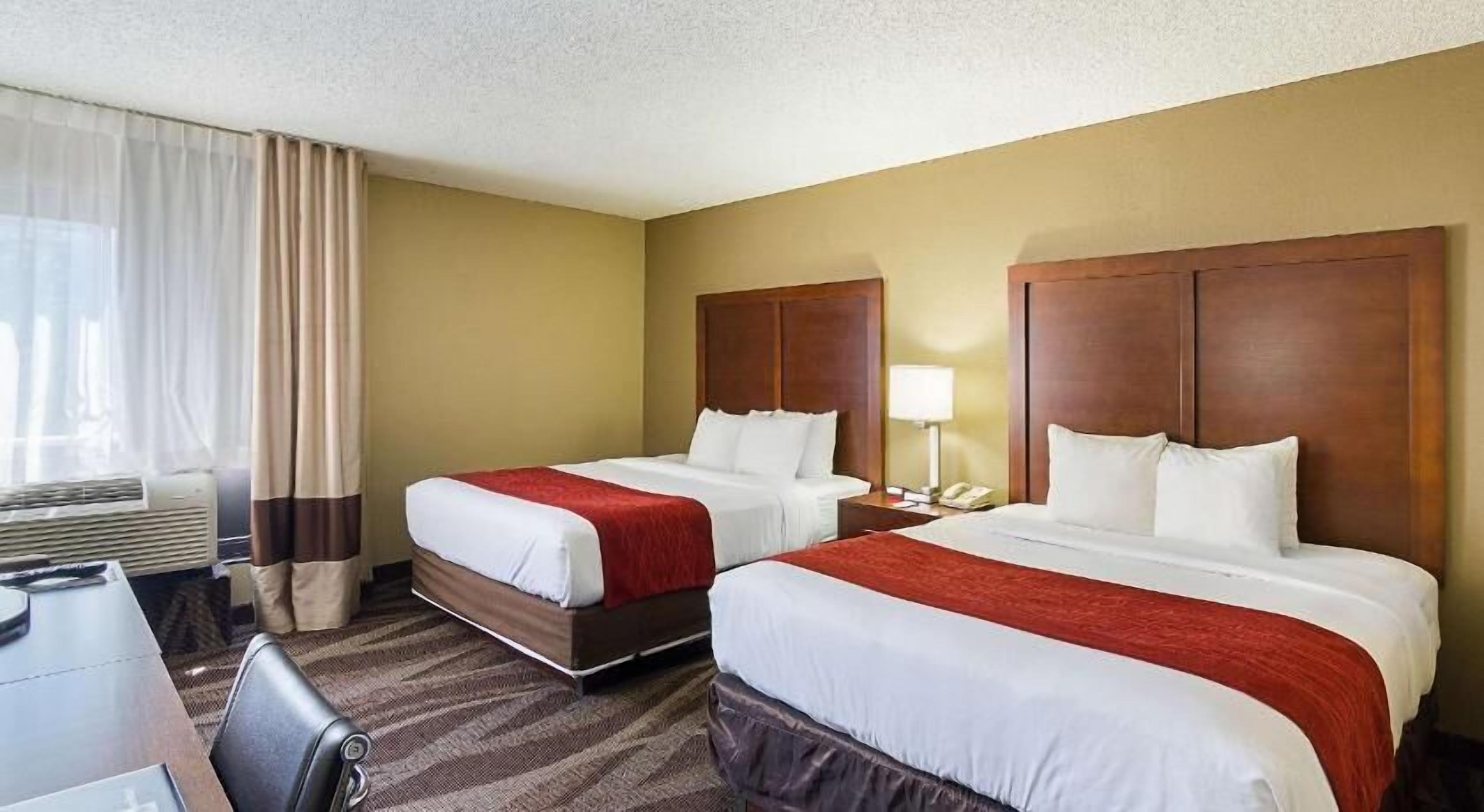 Premium bedding, desk, iron/ironing board, free WiFi