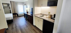 Standard Room, 1 King Bed with Sofa bed, Non Smoking | Premium bedding, desk, iron/ironing board, free WiFi - Comfort Inn Pensacola - University Area (Pensacola)