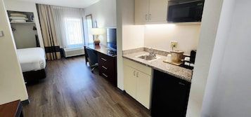 Standard Room, 1 King Bed with Sofa bed, Non Smoking | Premium bedding, desk, iron/ironing board, WiFi (free)