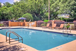 Outdoor pool, pool umbrellas, sun loungers