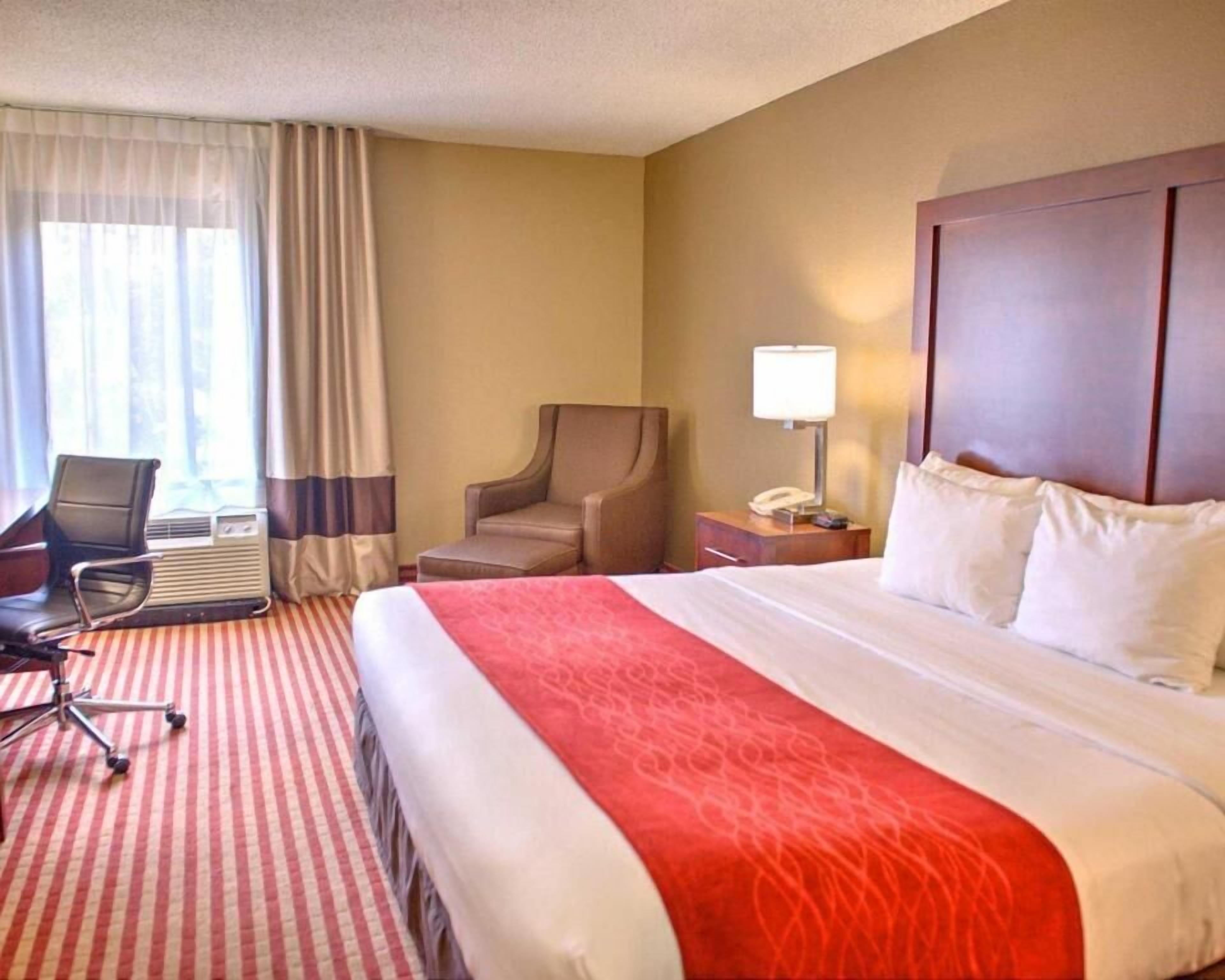 Premium bedding, desk, iron/ironing board, free WiFi