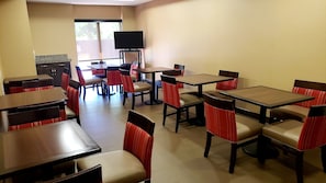 Buffet déjeuner gratuit tous les jours