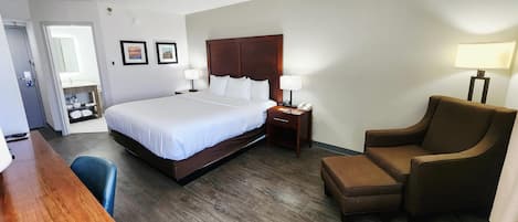 Standard Room, 1 King Bed, Non Smoking | Premium bedding, desk, iron/ironing board, free WiFi
