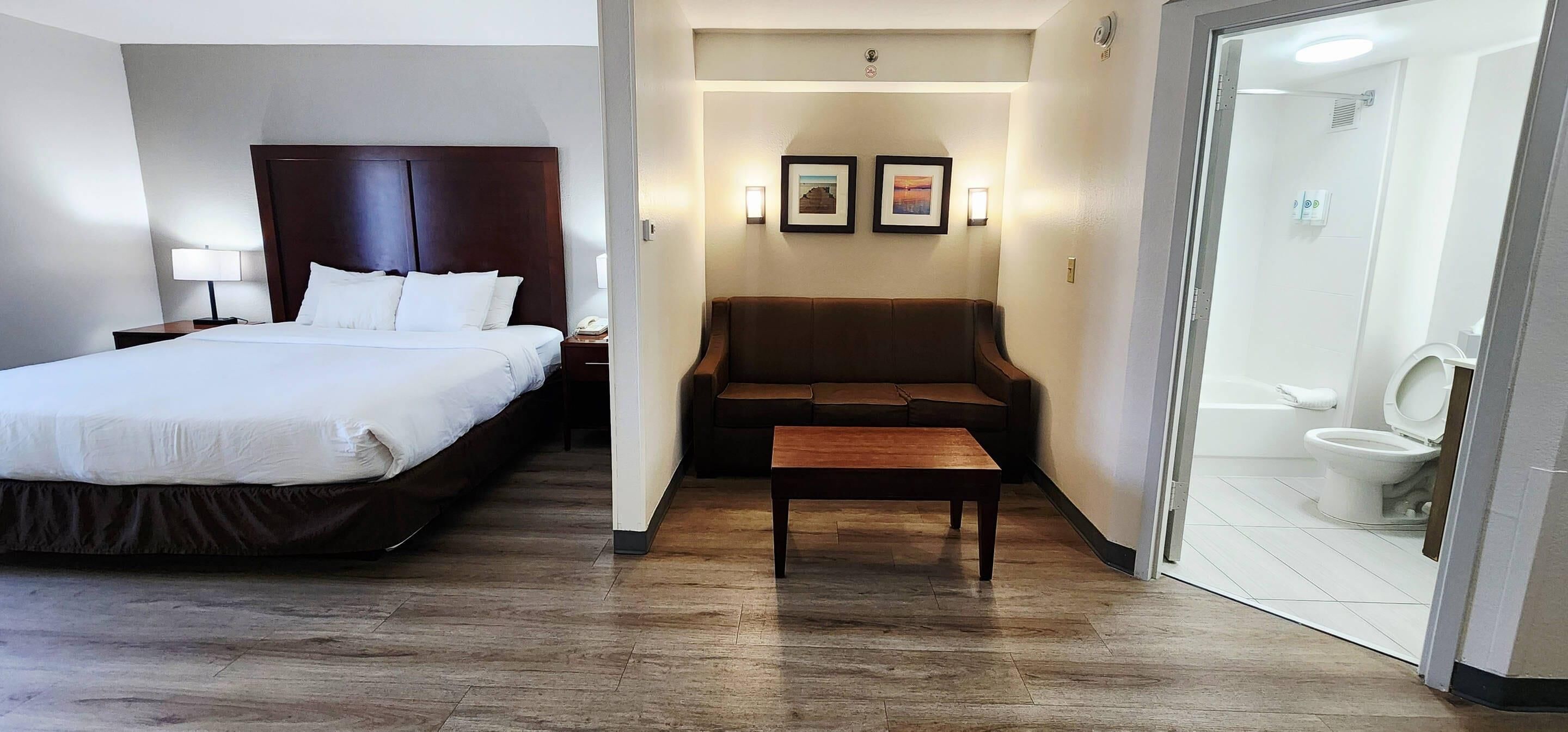 Premium bedding, desk, iron/ironing board, free WiFi