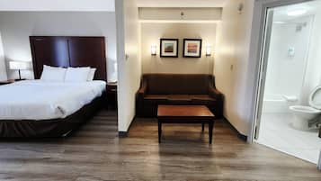 Premium bedding, desk, iron/ironing board, free WiFi