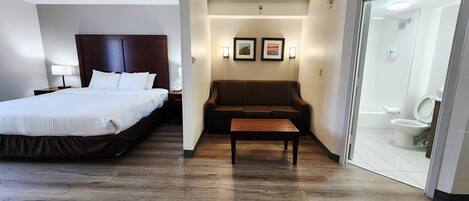 Premium bedding, desk, iron/ironing board, free WiFi
