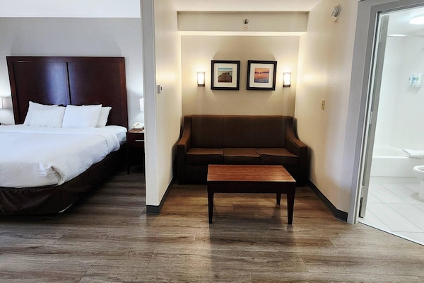Peralatan tempat tidur premium, meja, seterika/papan seterika