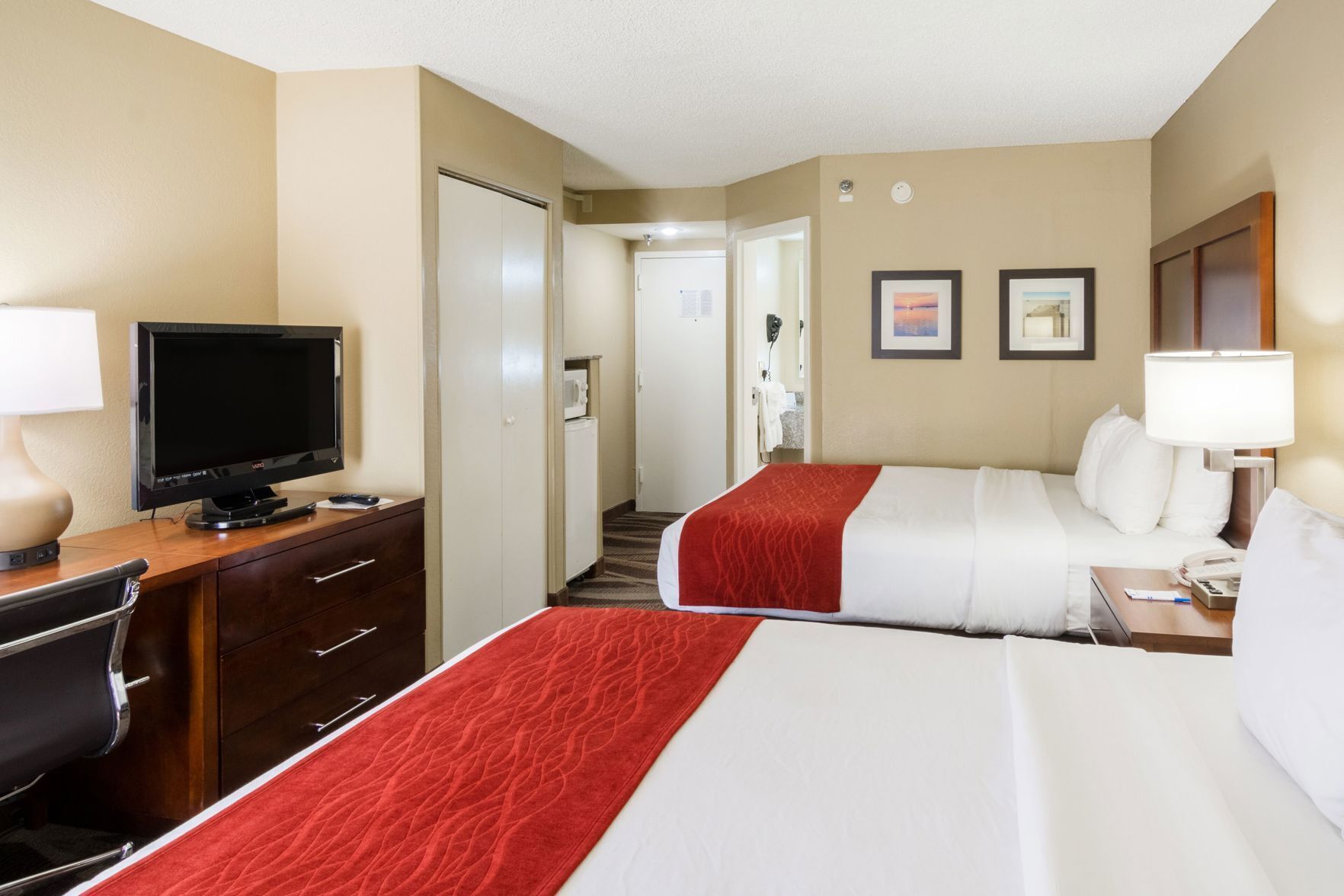 Premium bedding, desk, iron/ironing board, free WiFi