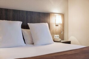 Standard Room, 1 Double Bed, Non Smoking | Hochwertige Bettwaren, Schreibtisch, Verdunkelungsvorhänge