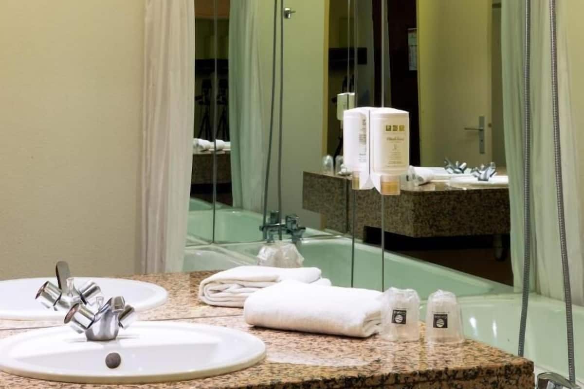 Studio, 2 enkeltsenger, ikke-røyk | Sengetøy av topp kvalitet, skrivebord, blendingsgardiner og lydisolert