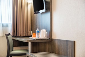 Standard Room, 2 Twin Beds, Non Smoking | Premium bedding, desk, blackout drapes, soundproofing
