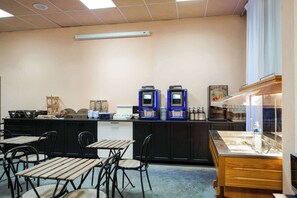 Tägliches Frühstücksbuffet (10 EUR pro Person)