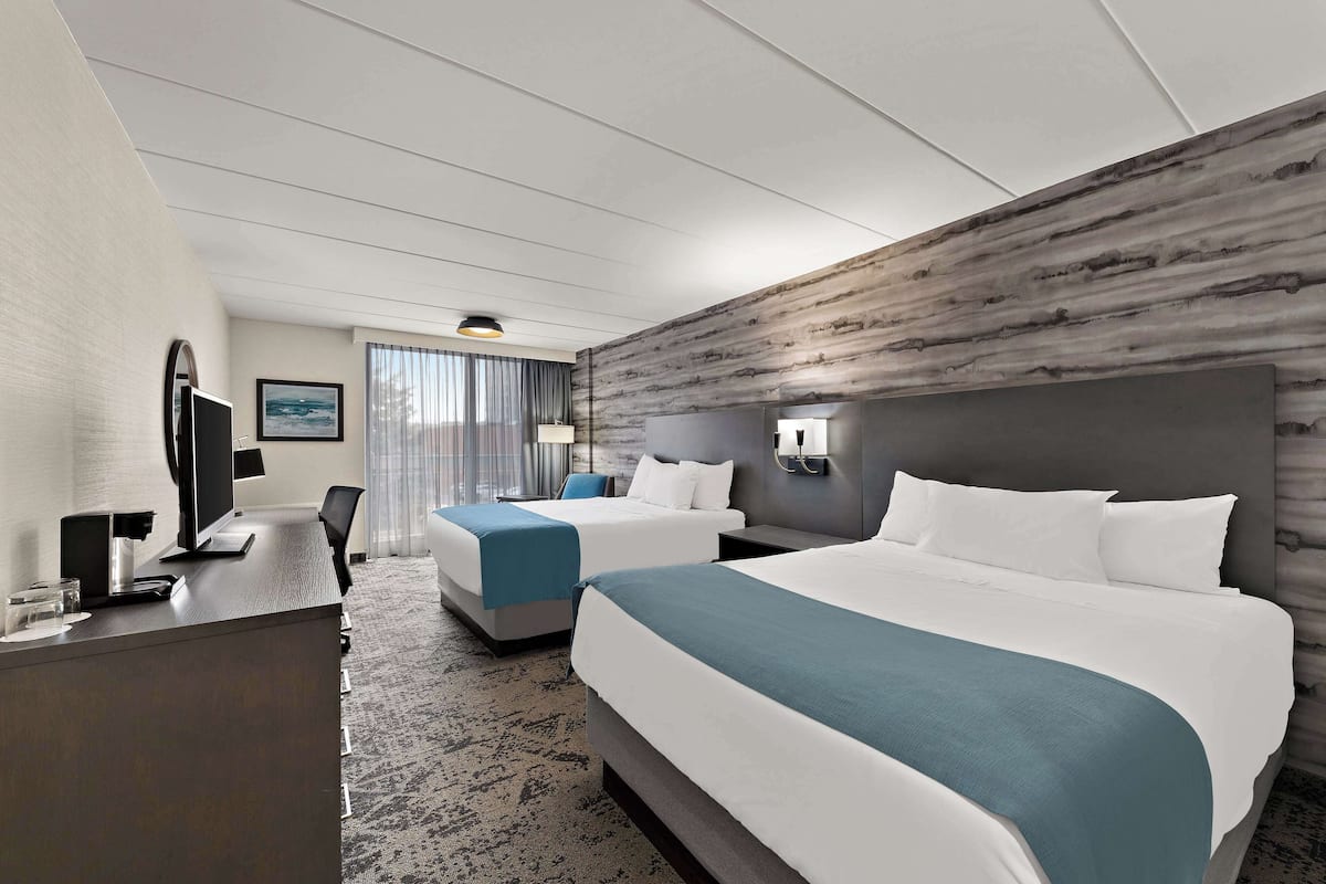 Standard Room, 2 Queen Beds, Accessible, Balcony