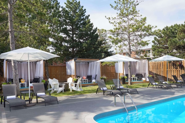 2 piscines couvertes, piscine extérieure (ouverte en saison)