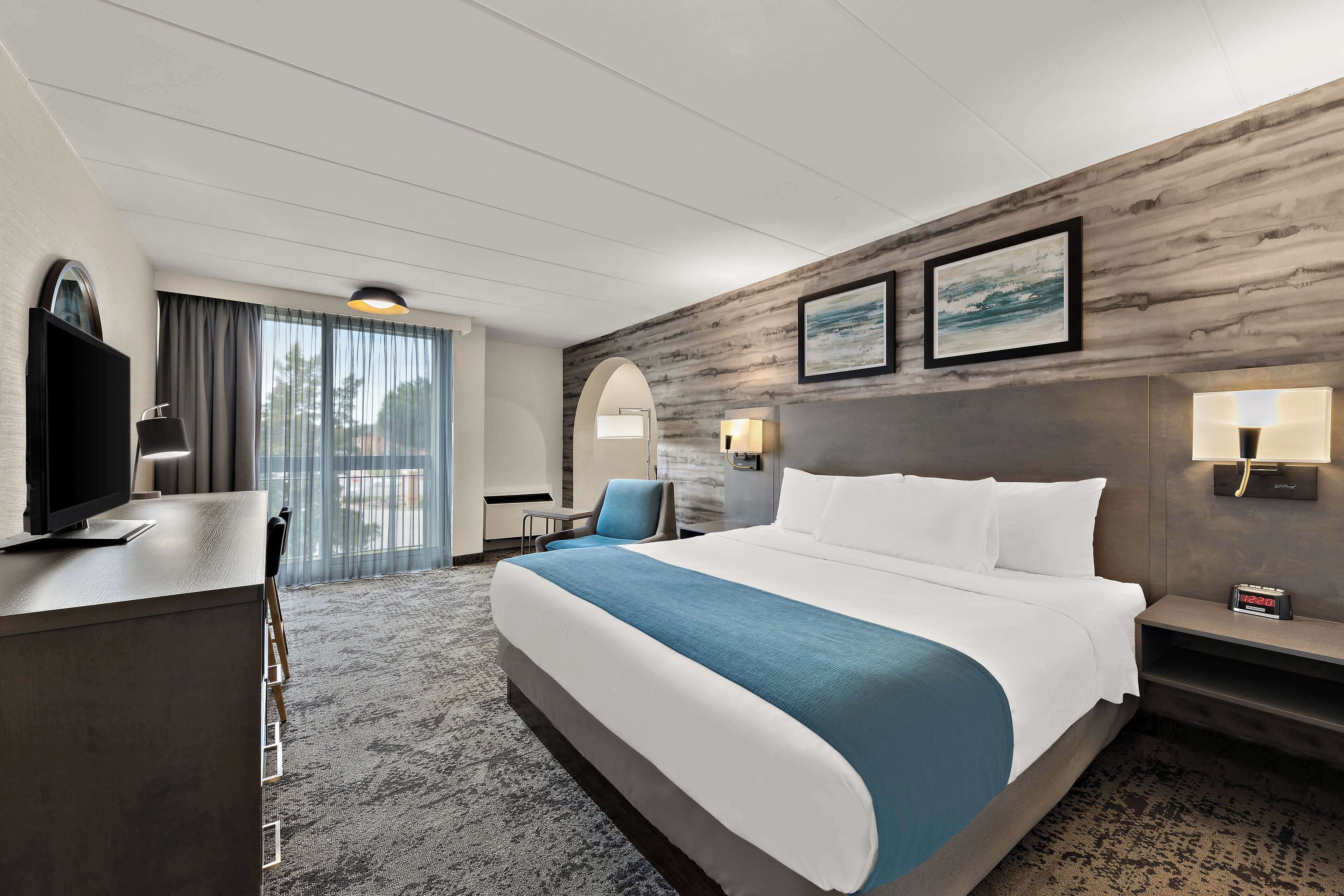 Habitación estándar, 1 cama de matrimonio grande, no fumadores, balcón (Walk-in Shower) | Ropa de cama de alta calidad y colchones con acolchado adicional