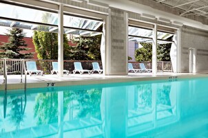 2 piscinas techadas, una piscina al aire libre de temporada