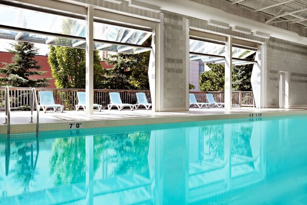 2 piscines couvertes, piscine extérieure (ouverte en saison)