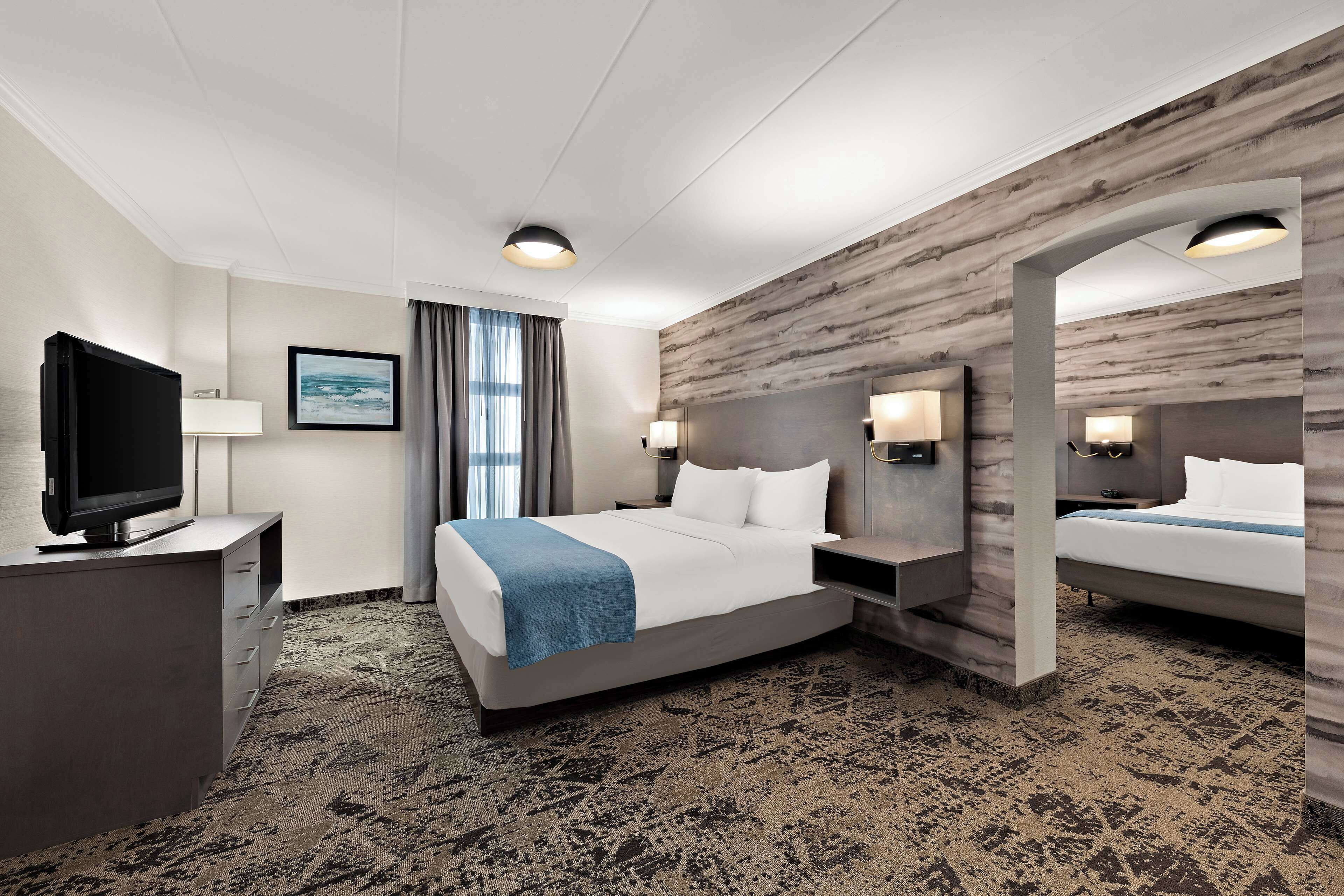 suite, multiple beds, non smoking, kitchenette (walk-in shower;larger room) | premium bedding, pillow-top beds, in-room safe, desk