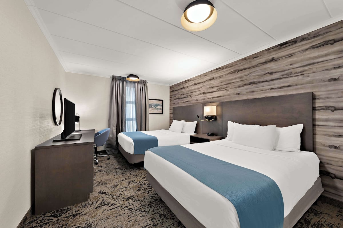 Suite, Multiple Beds, Non Smoking, Kitchenette (Walk-in Shower;Larger Room)