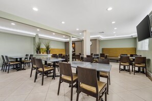 Free breakfast - Best Western Plus LA Mid Town Hotel (Los Angeles)