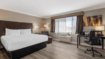 Standaard kamer, 1 kingsize bed, toegankelijk voor mindervaliden, bad | Lakens van Egyptisch katoen, pillowtop-bedden, een kluis op de kamer