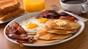 Tägliches Frühstücksbuffet gegen Gebühr