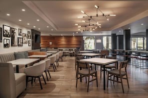 Lobby lounge - Four Points by Sheraton Los Angeles Westside (Culver City)