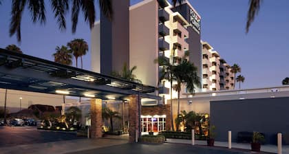 Four Points by Sheraton Los Angeles Westside