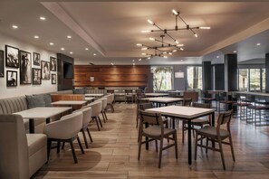 Lobby-lounge