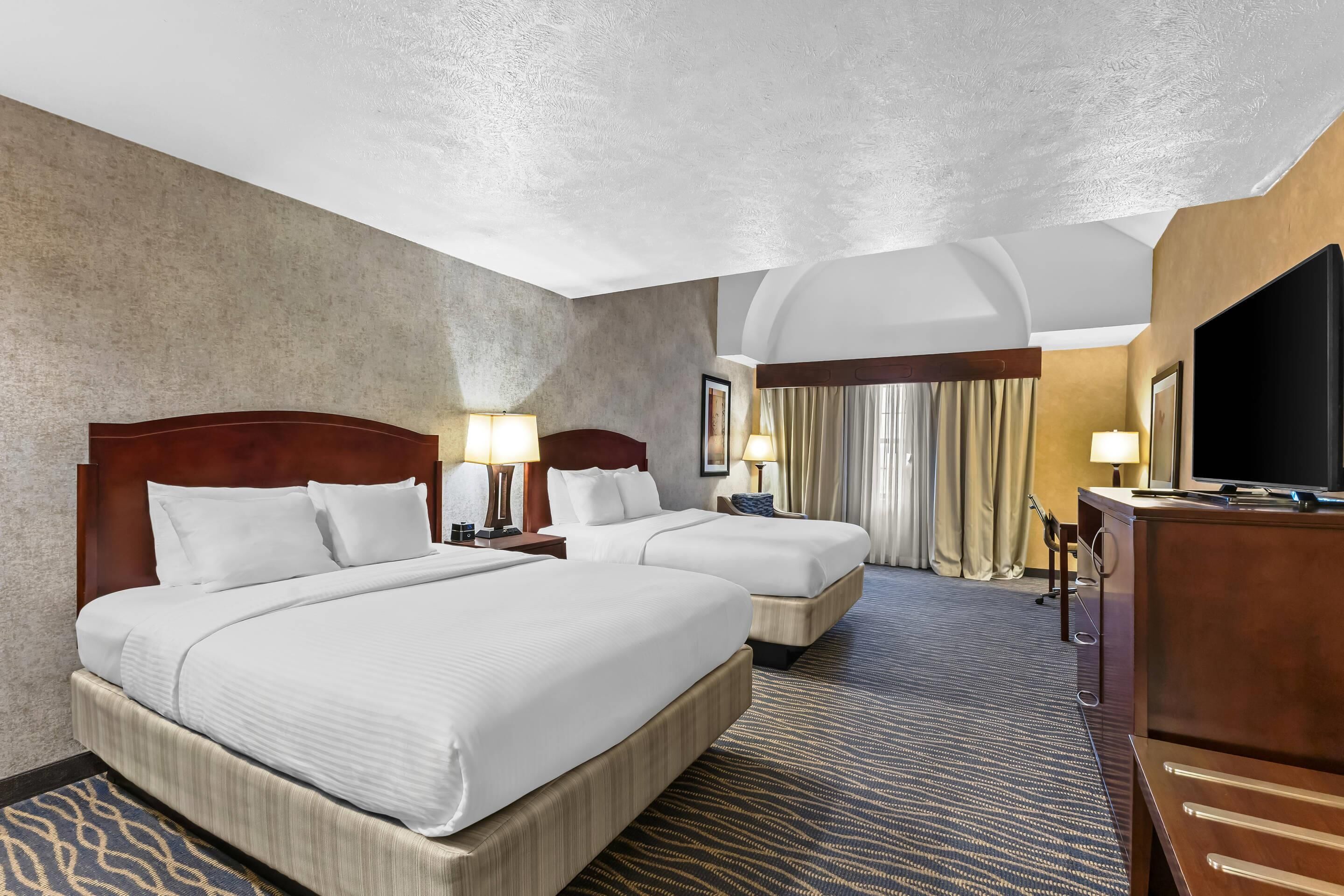 Quarto, 2 camas Queen, para não fumantes | Roupas de cama premium, camas com colchões pillow-top