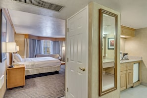 Quarto premium, 1 cama King, para não fumantes, lareira | 1 quarto, roupas de cama premium, camas com colchões pillow-top