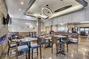 Breakfast, lunch, dinner served; Italian cuisine