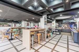 Petit déjeuner buffet servi tous les jours en supplément