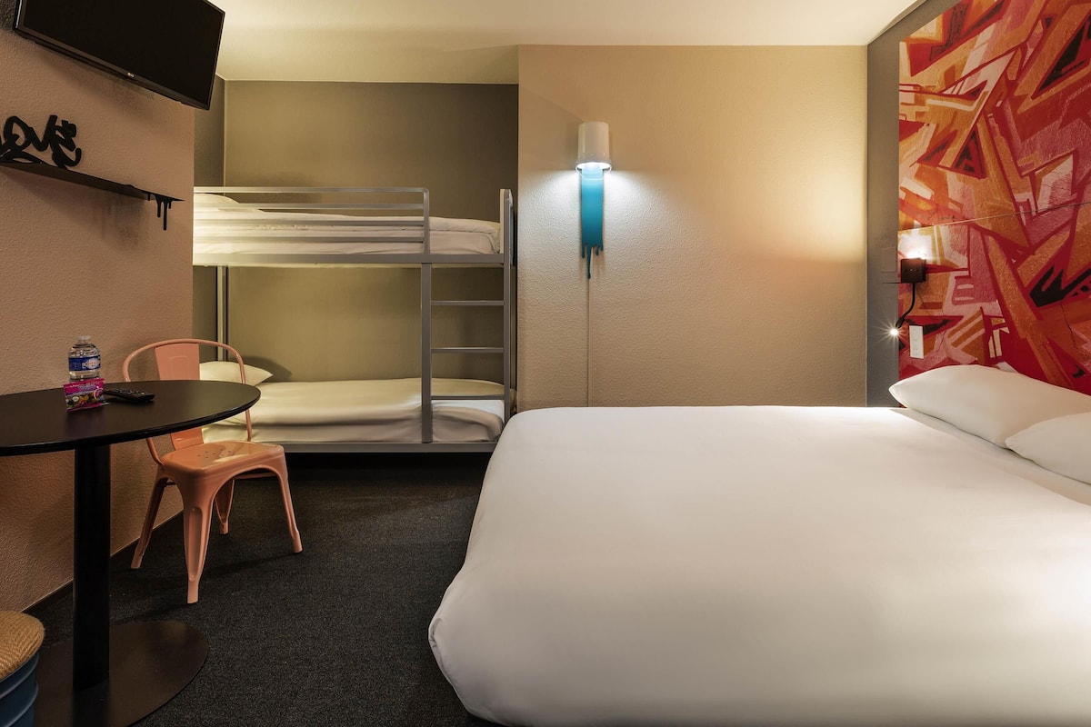 Family Room, 2 Double Beds | Premium bedding, free WiFi, bed sheets