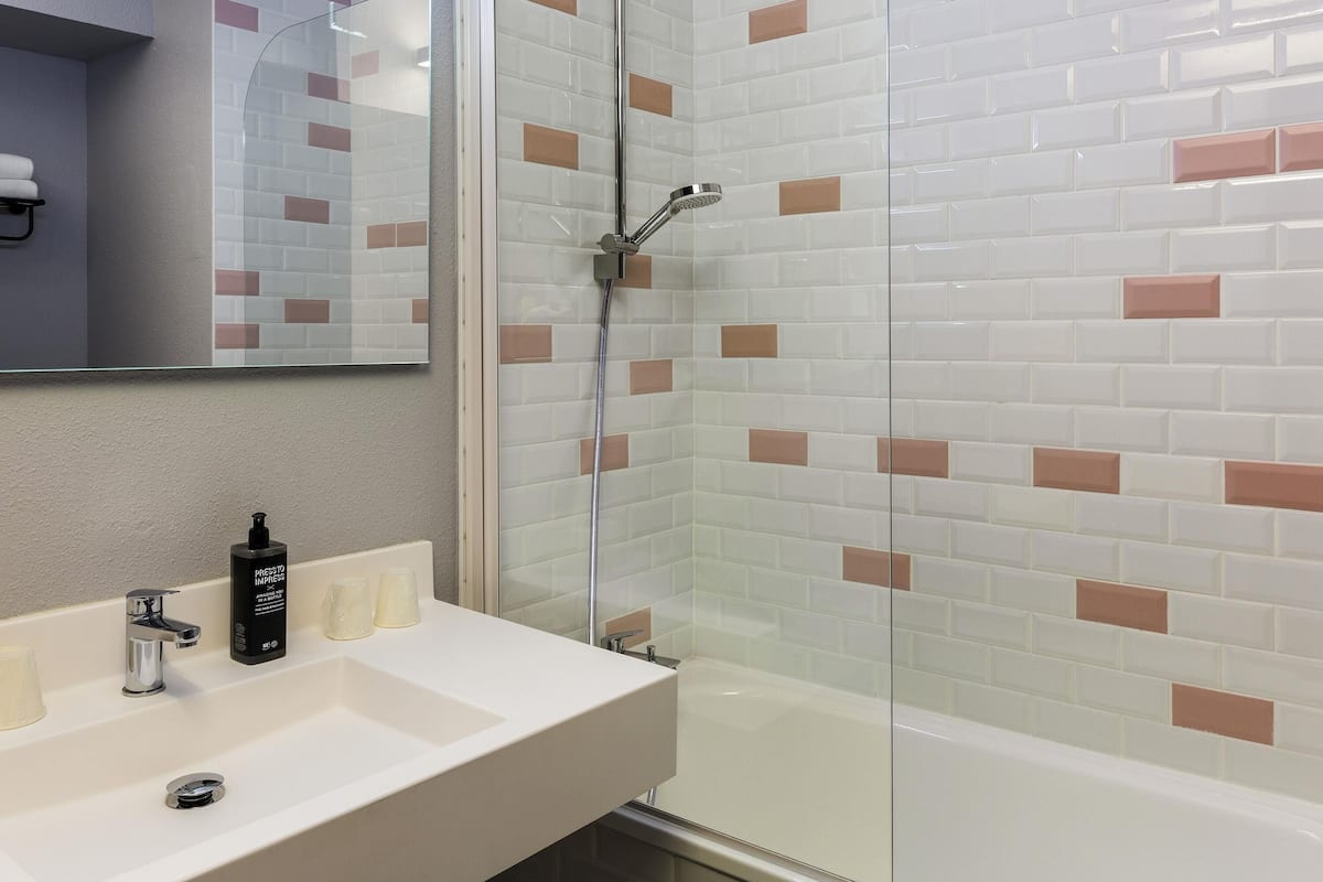 Ropa de cama de alta calidad, wifi gratis y ropa de cama