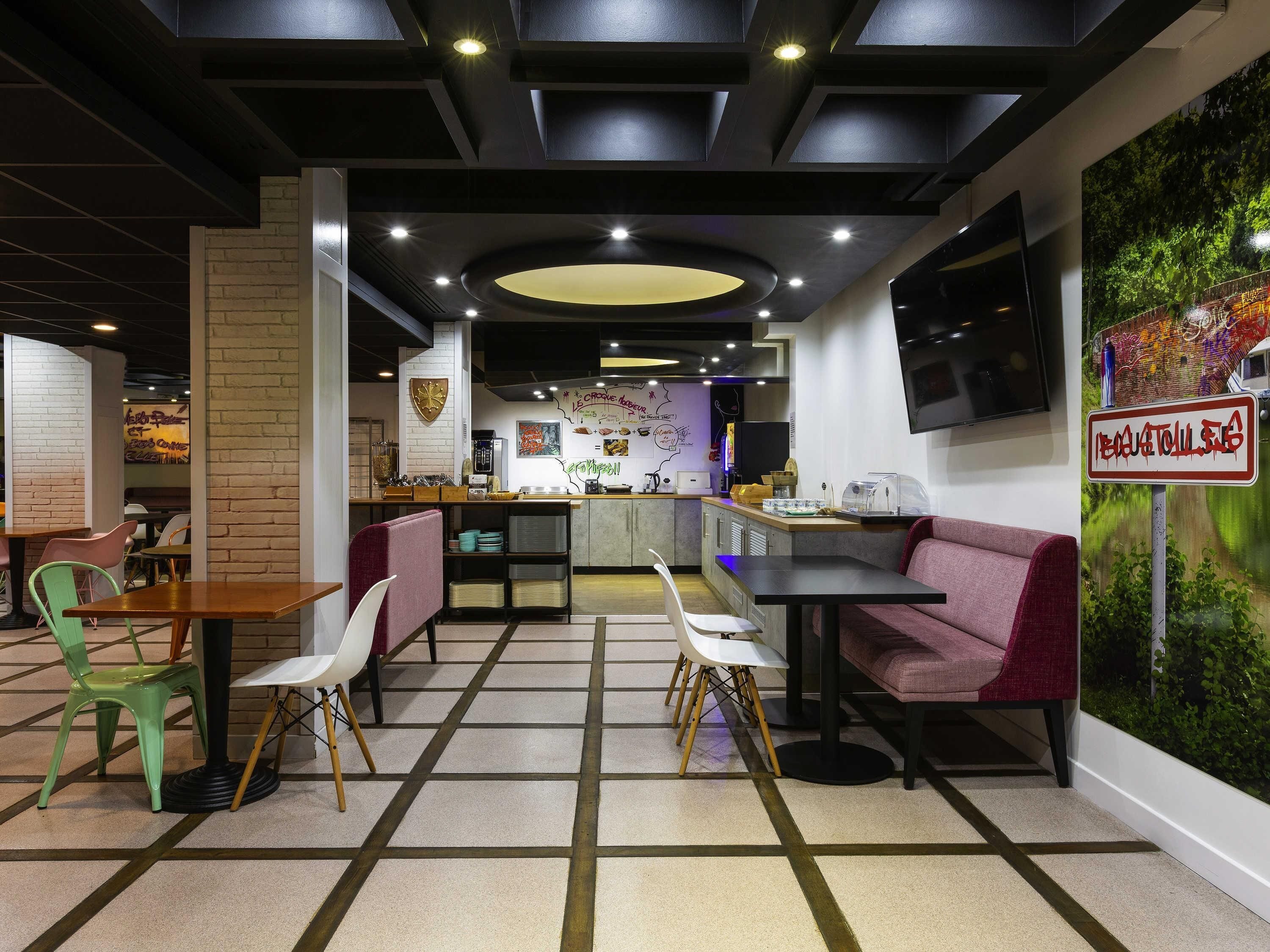 Bữa sáng buffet hàng ngày với phụ phí nhỏ 