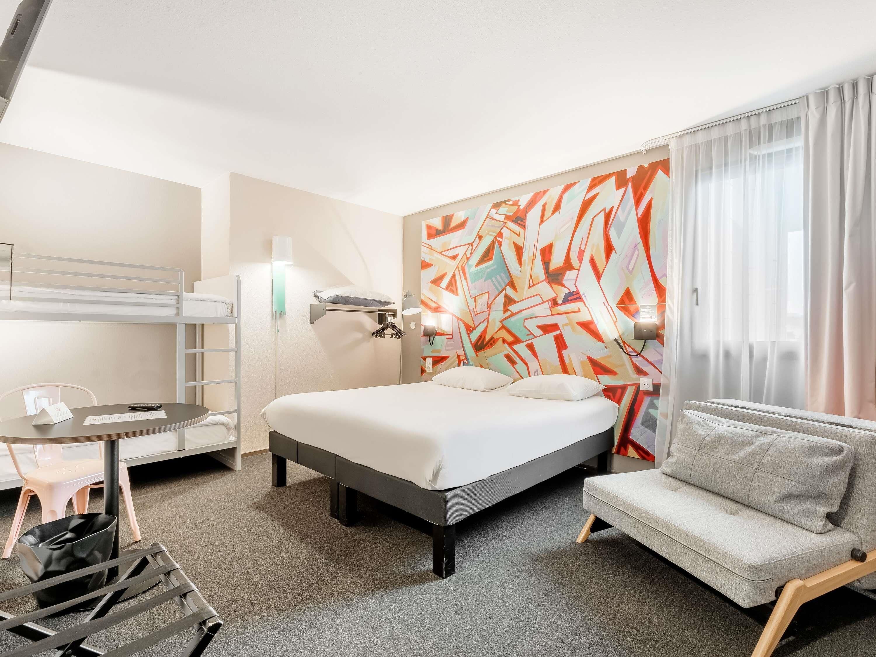 Habitación familiar, 2 camas matrimoniales | Ropa de cama de alta calidad, wifi gratis y ropa de cama 